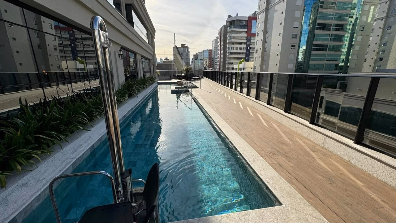 Apartamento 4 suítes em Meia Praia — Meia Praia, Itapema