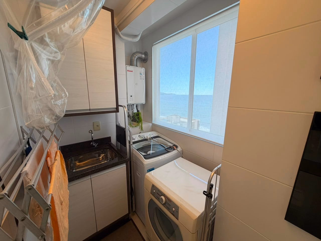 Apartamento 4 suítes em Meia Praia — Meia Praia, Itapema
