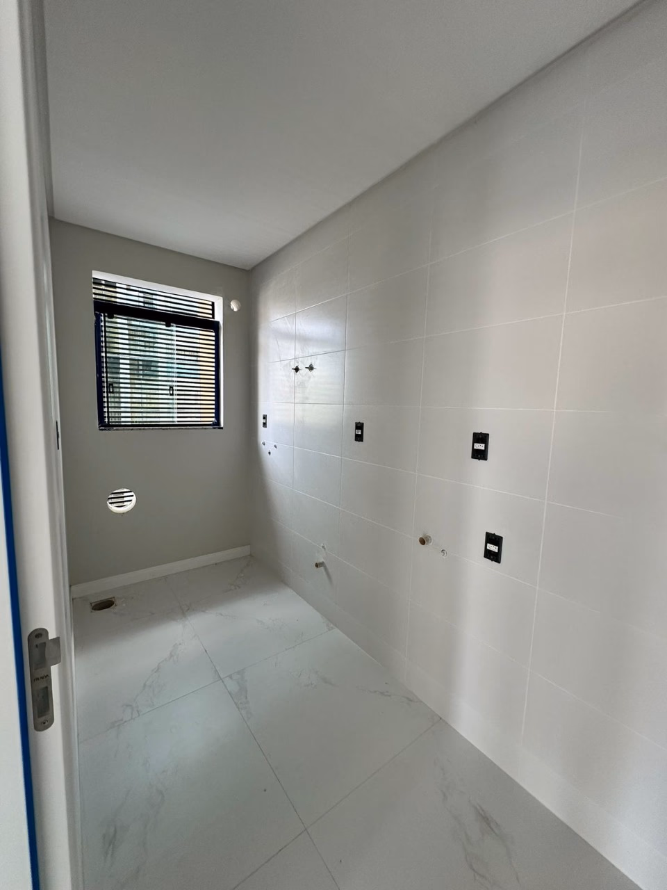Apartamento 3 suítes em Meia Praia — Meia Praia, Itapema