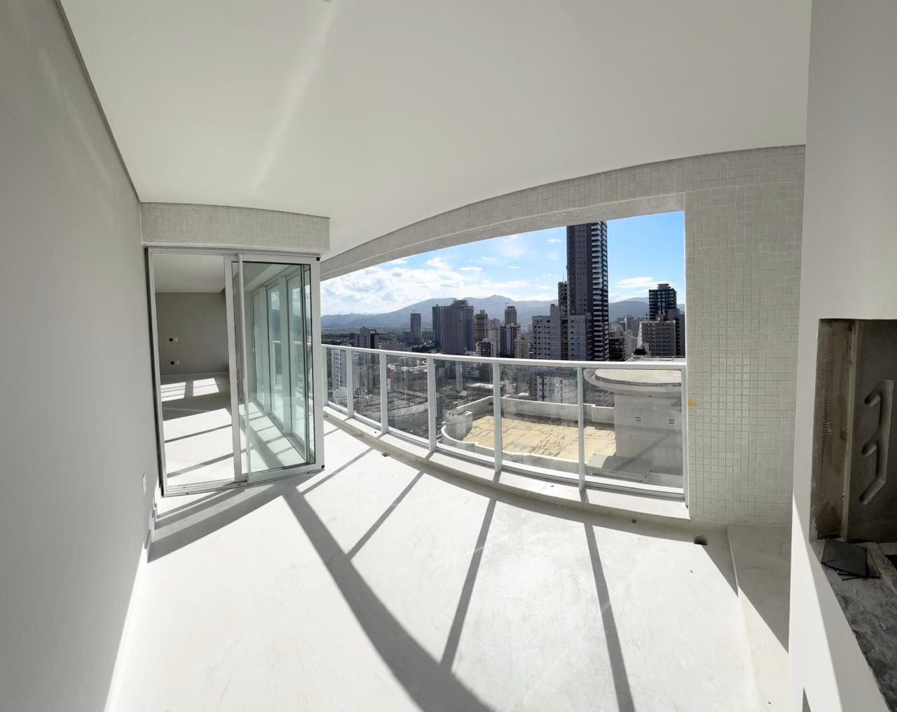 Apartamento 3 suítes em Meia Praia — Meia Praia, Itapema