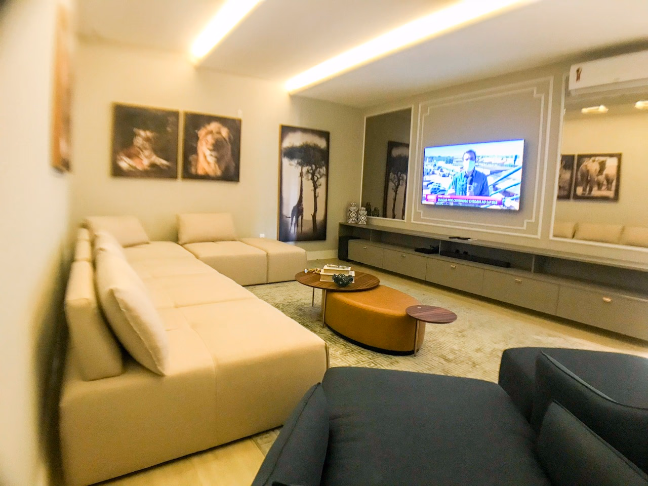 Apartamento frente avenida a venda no Villa de Siena em Meia Praia, Itapema