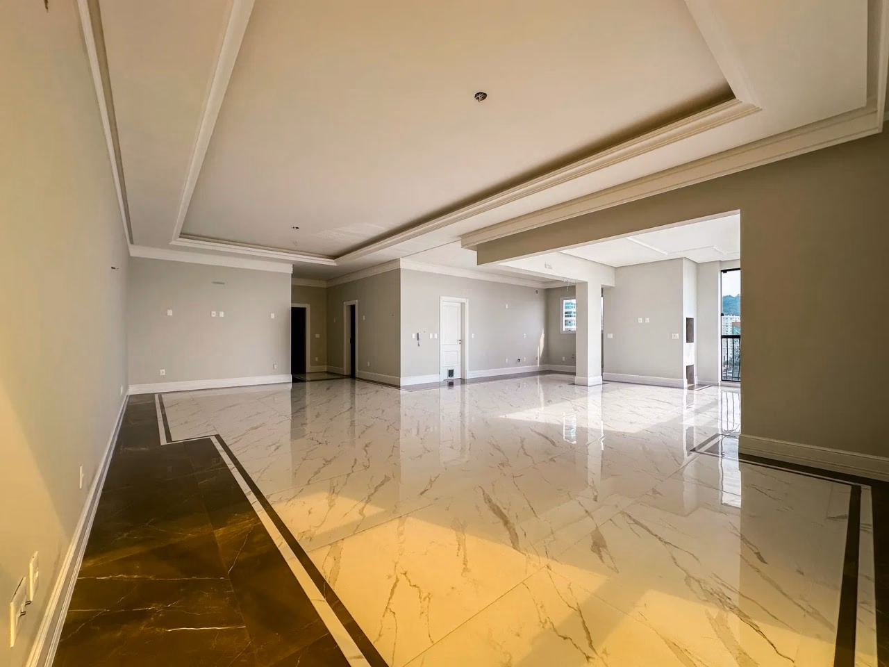 Apartamento 4 suítes em Meia Praia — Meia Praia, Itapema