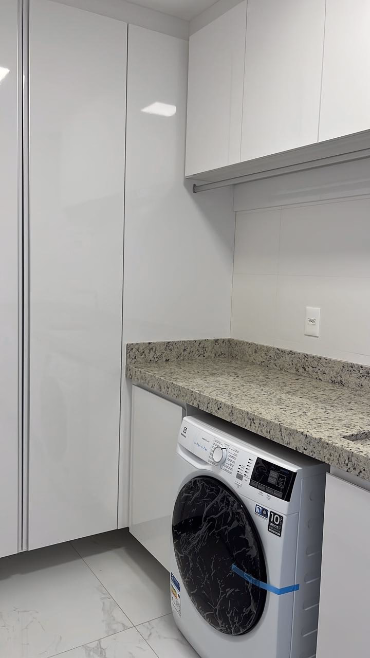 Apartamento 4 suítes em Meia Praia — Meia Praia, Itapema