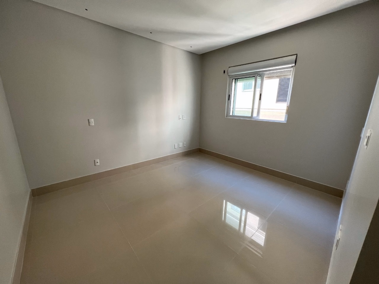 Apartamento 4 suítes em Meia Praia — Meia Praia, Itapema