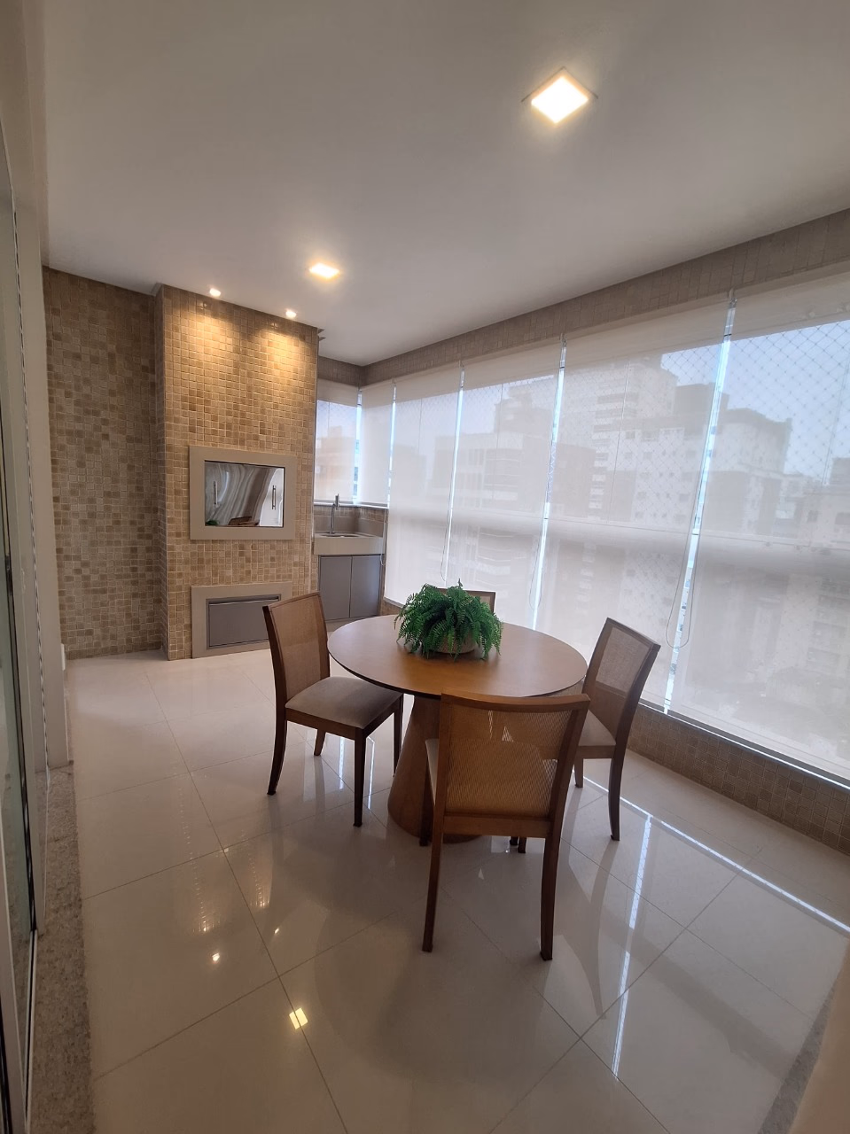 Apartamento 3 suítes em Meia Praia — Meia Praia, Itapema