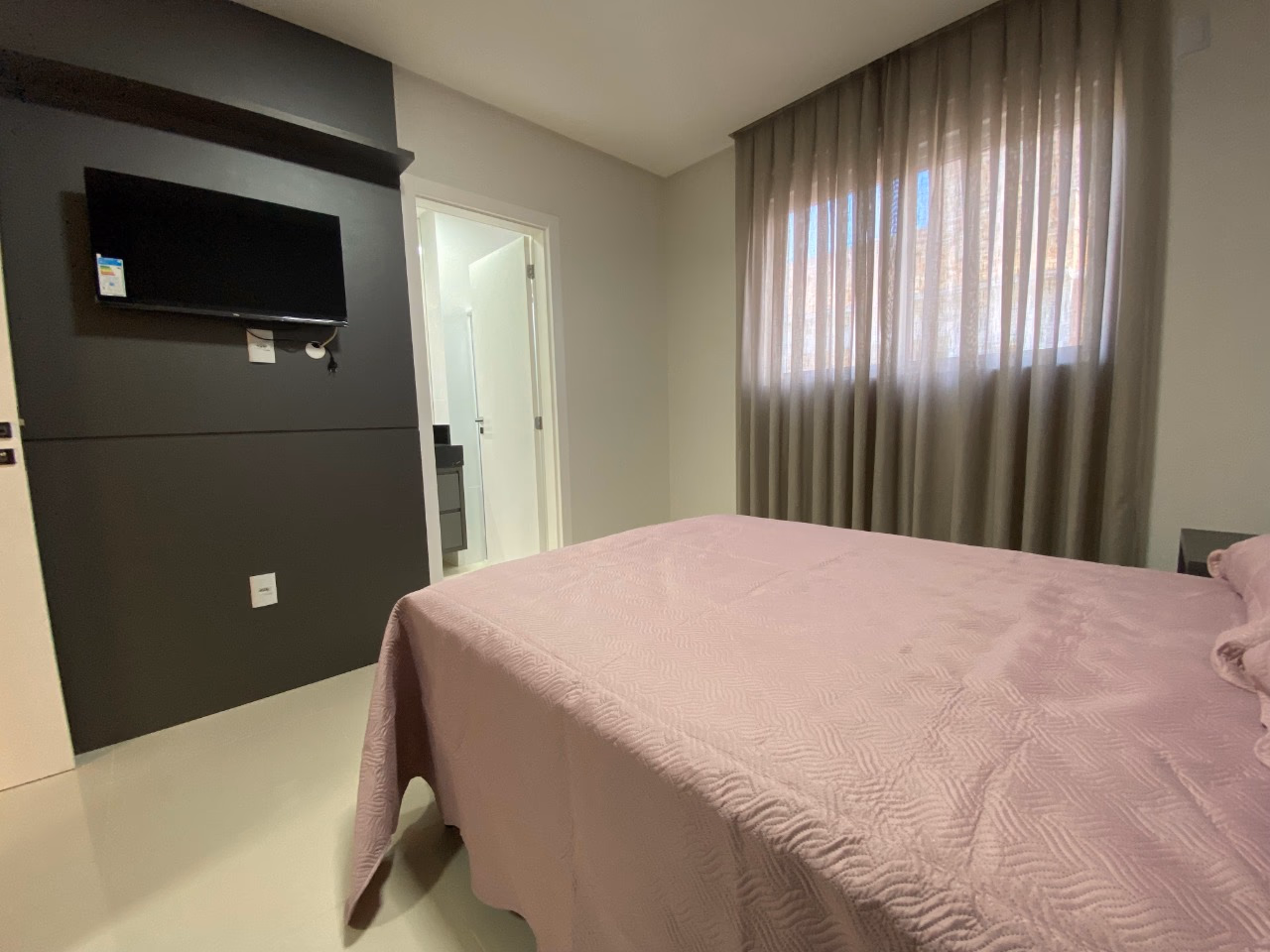 Apartamento 3 suítes em Meia Praia — Meia Praia, Itapema