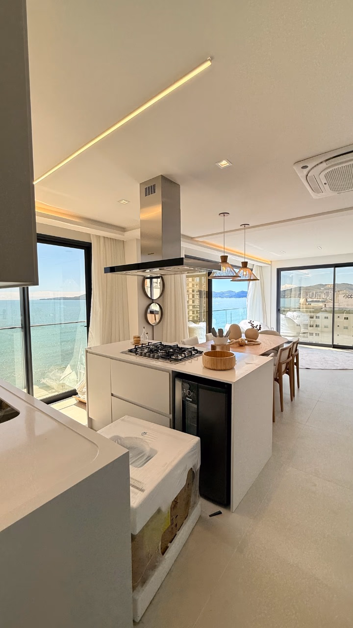Apartamento 3 suítes em Meia Praia — Meia Praia, Itapema