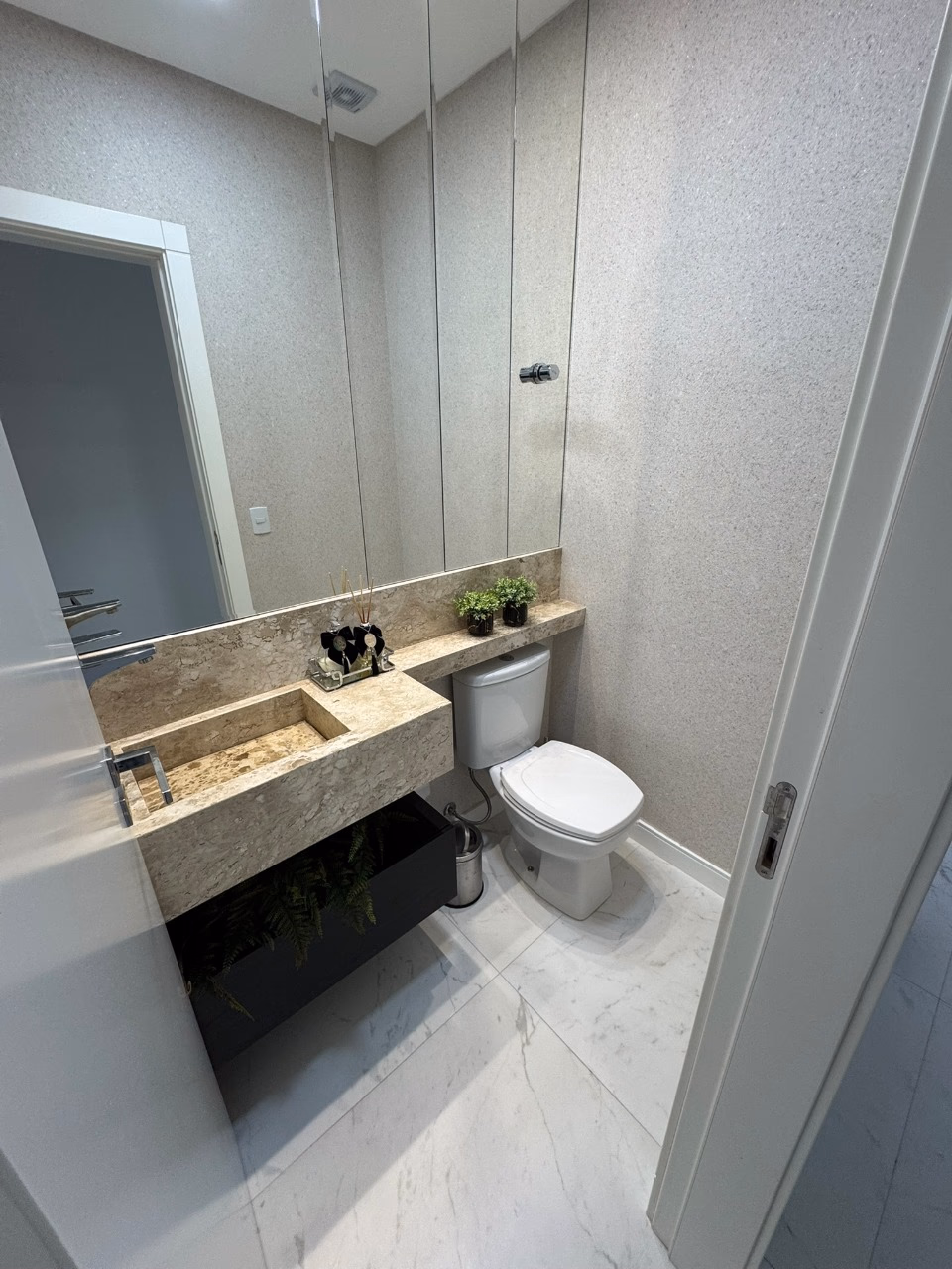Apartamento 4 suítes em Meia Praia — Meia Praia, Itapema
