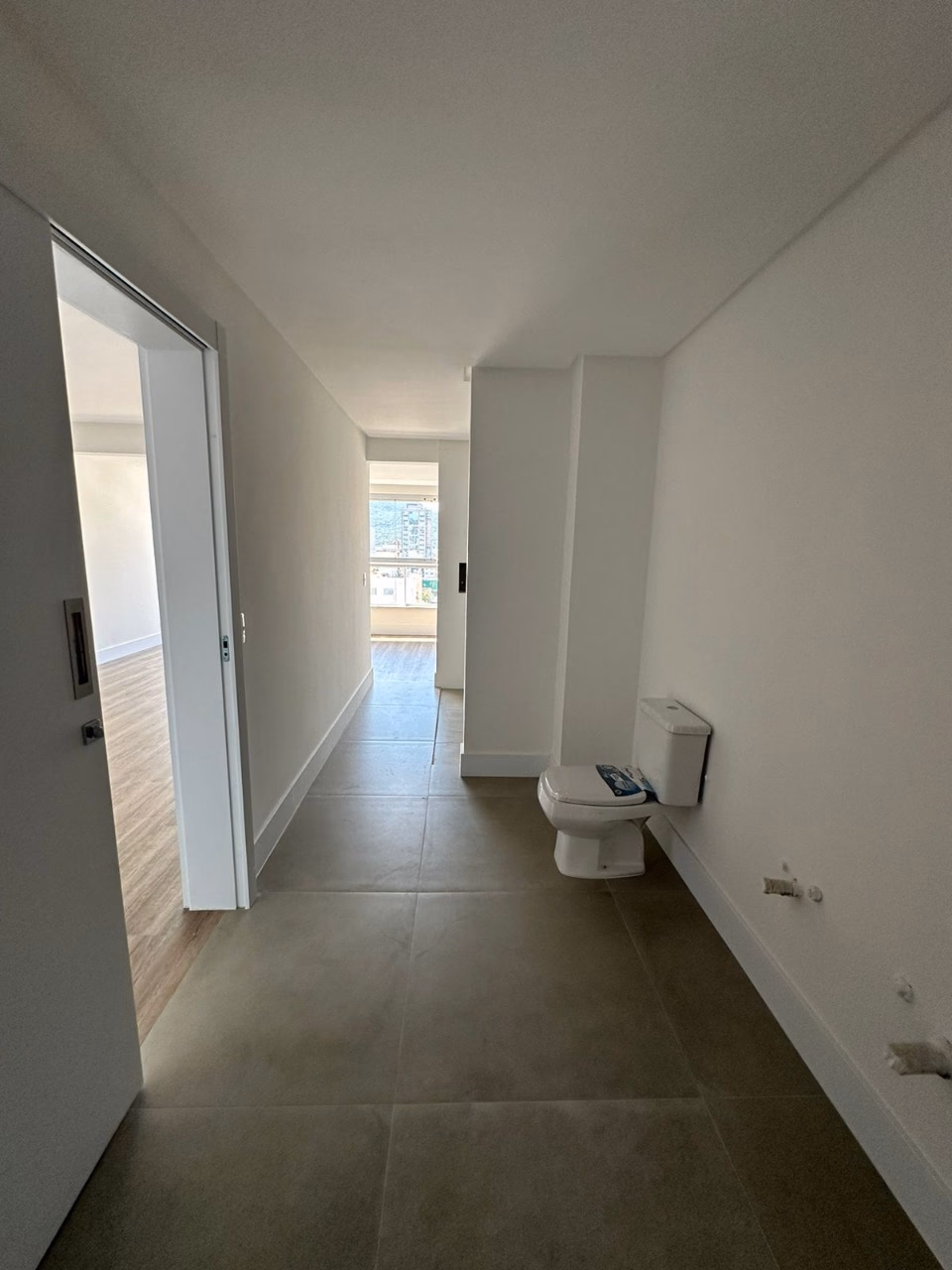Apartamento 3 suítes em Meia Praia — Meia Praia, Itapema