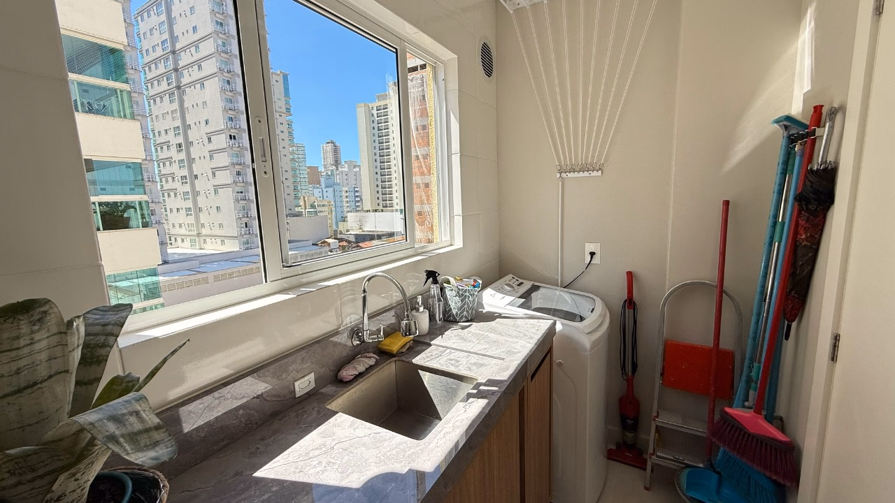 Apartamento 3 suítes em Meia Praia — Meia Praia, Itapema