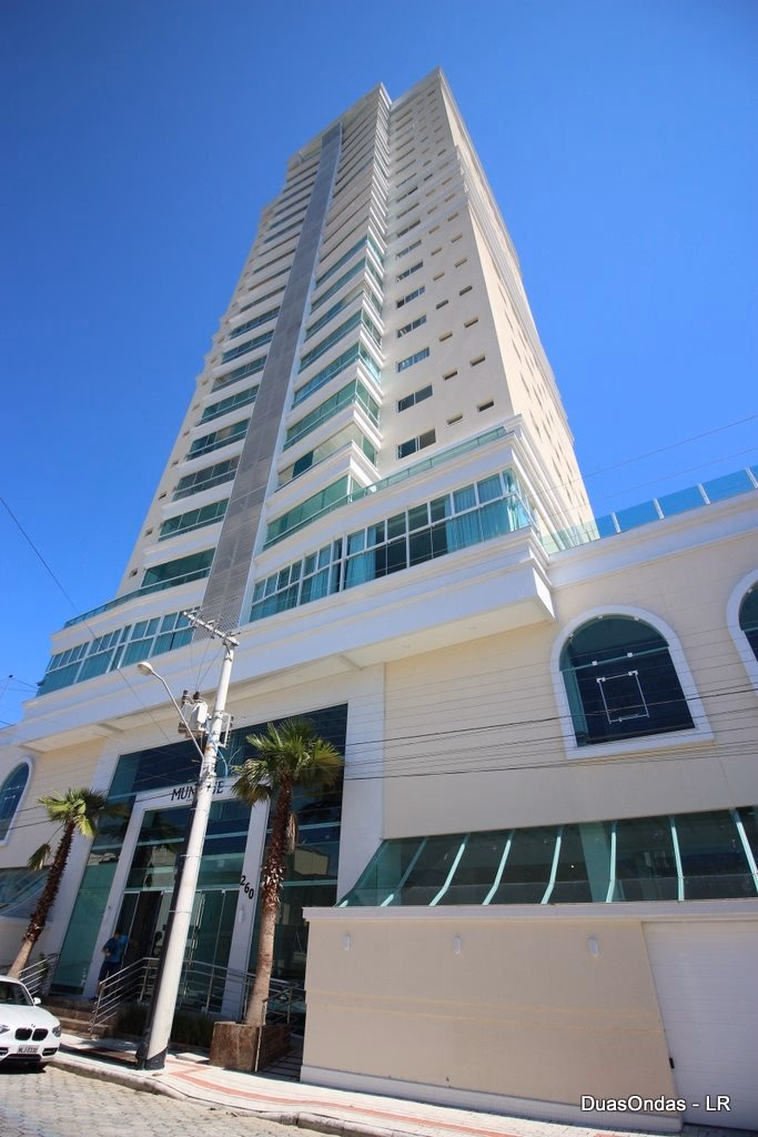 Munique Residence — Meia Praia