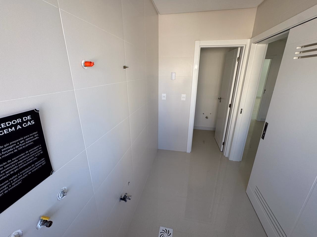 Apartamento 4 suítes em Meia Praia — Meia Praia, Itapema