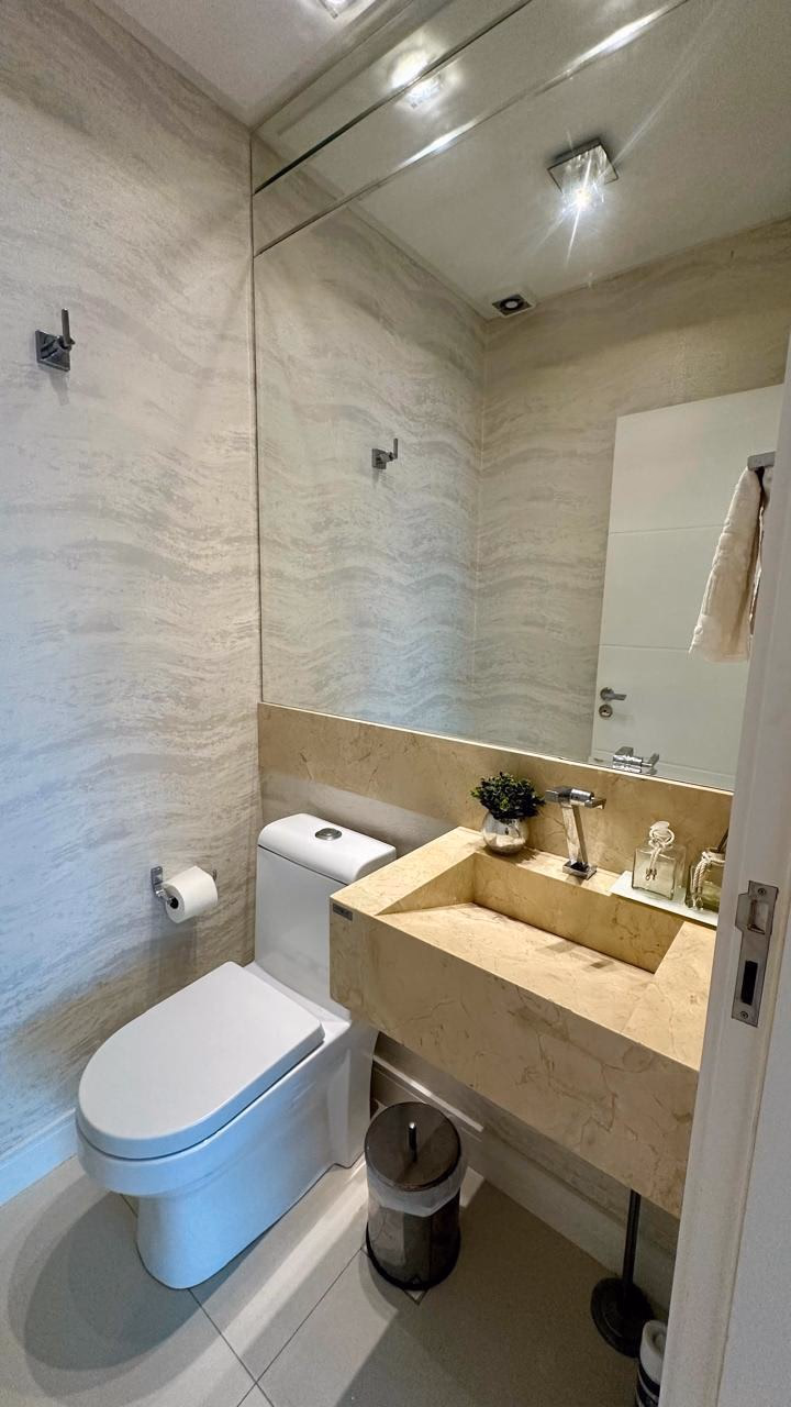 Apartamento 4 suítes em Meia Praia — Meia Praia, Itapema