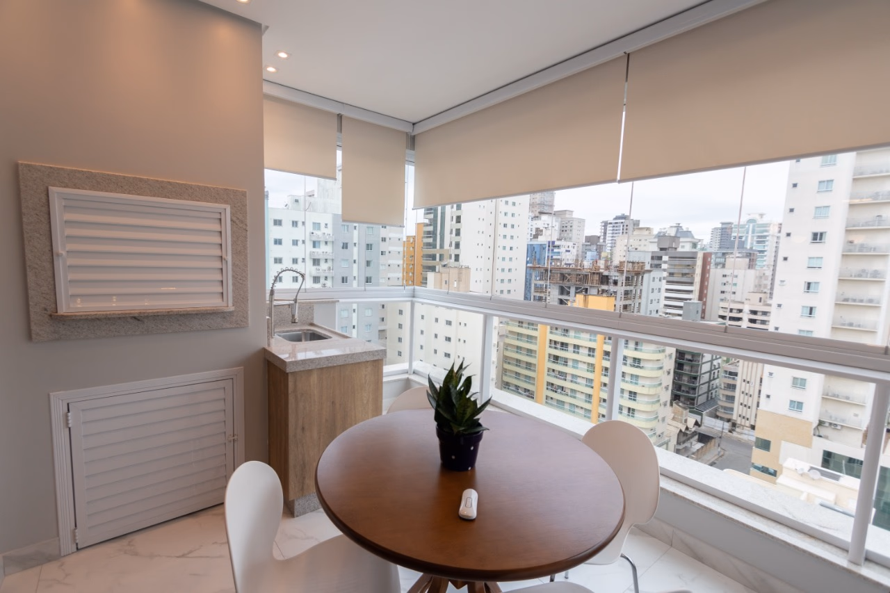 Apartamento 3 suítes em Meia Praia — Meia Praia