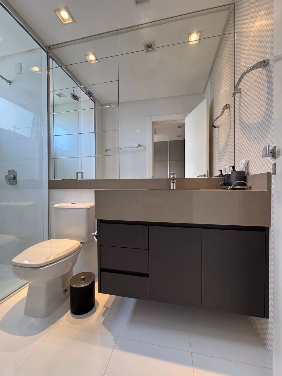 Apartamento 4 suítes em Meia Praia — Meia Praia, Itapema