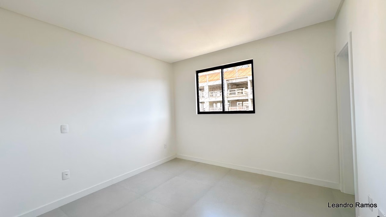 Apartamento 3 suítes em Meia Praia — Meia Praia, Itapema
