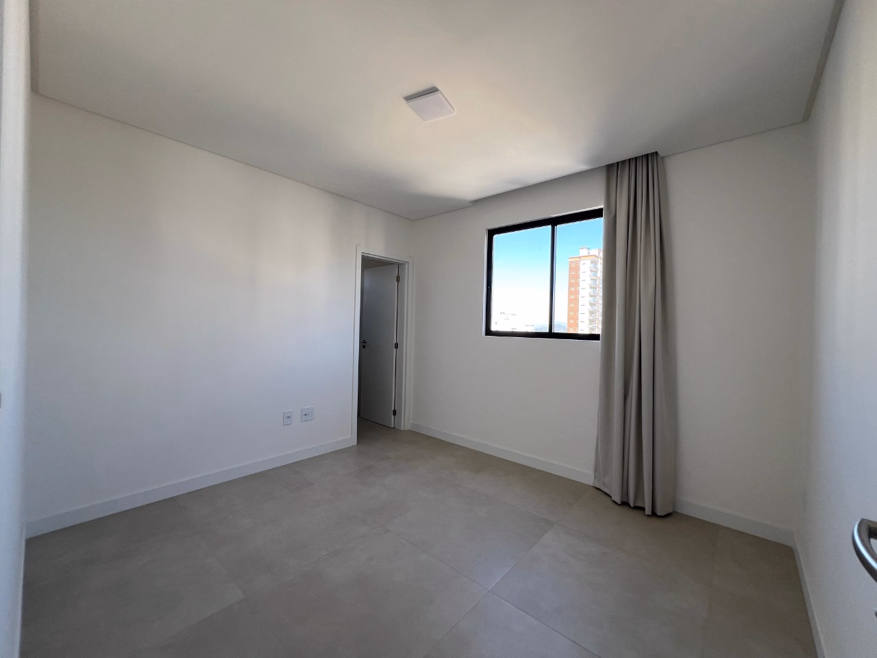 Apartamento 3 suítes em Meia Praia — Meia Praia, Itapema