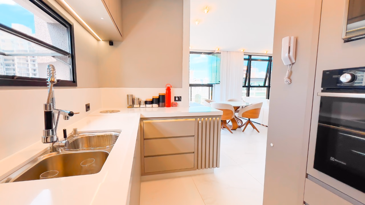 Apartamento 3 suítes em Meia Praia — Meia Praia, Itapema