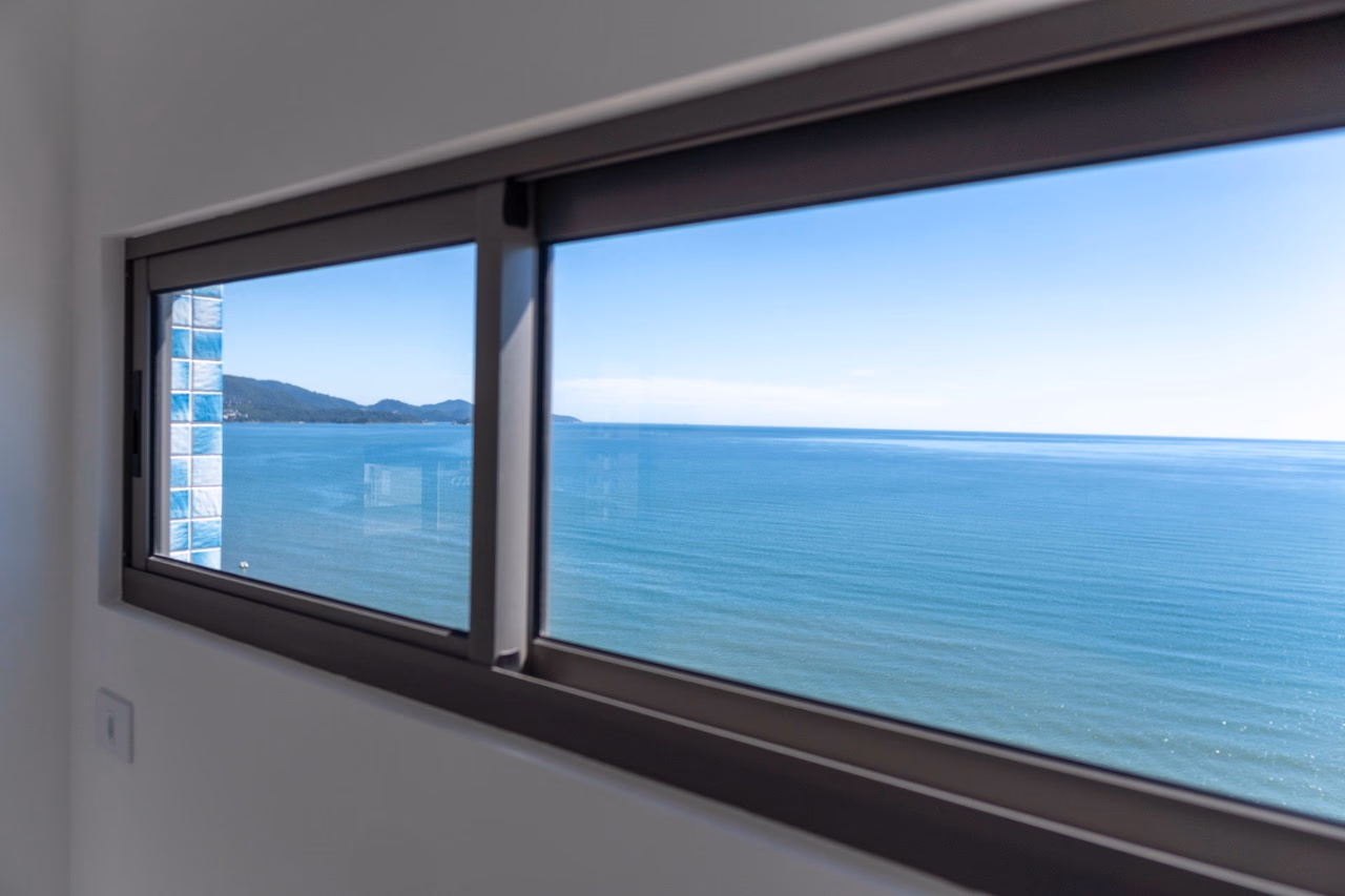 Apartamento 4 suítes em Meia Praia — Meia Praia, Itapema