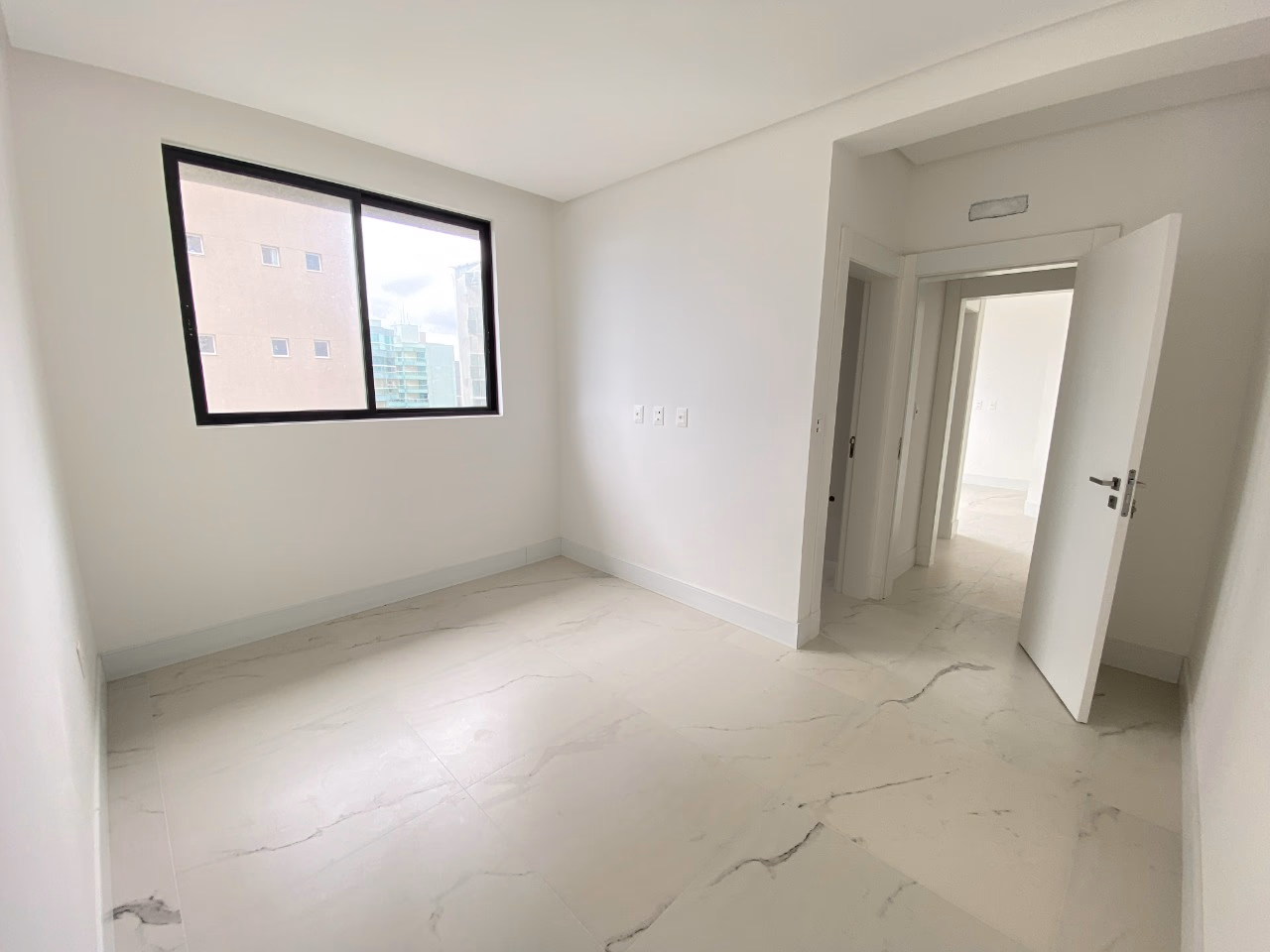 Apartamento 3 suítes em Meia Praia — Meia Praia, Itapema