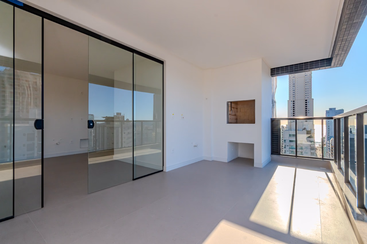 Apartamento 3 suítes em Meia Praia — Meia Praia, Itapema