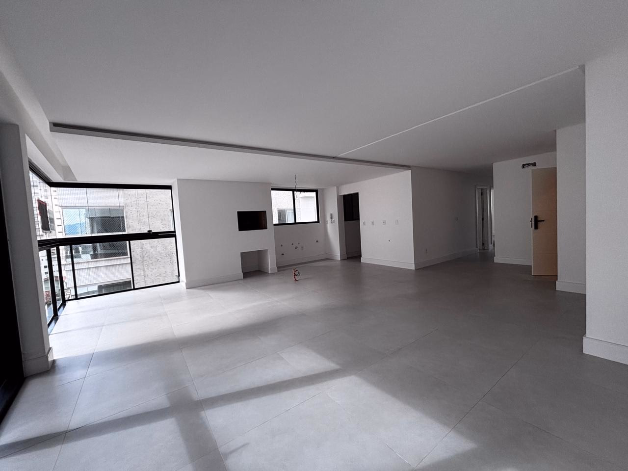 Apartamento 3 suítes em Meia Praia — Meia Praia, Itapema