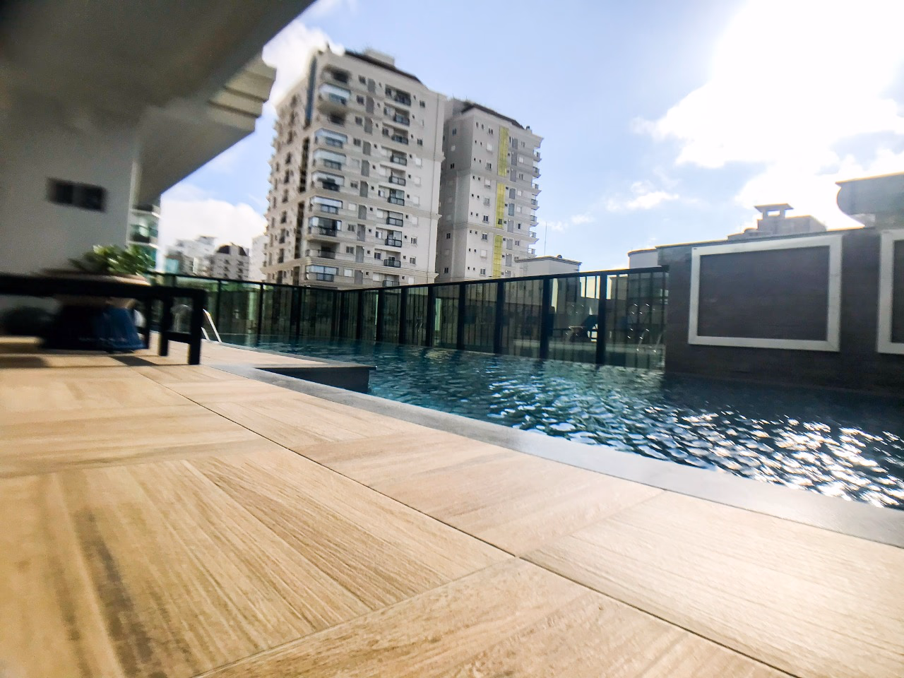 Apartamento frente avenida a venda no Villa de Siena em Meia Praia, Itapema