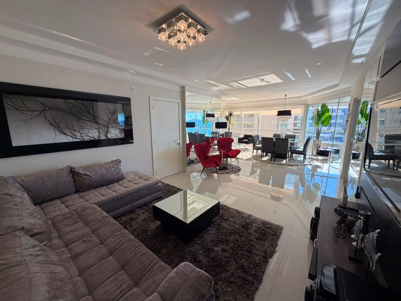 Apartamento 4 suítes em Meia Praia — Meia Praia, Itapema