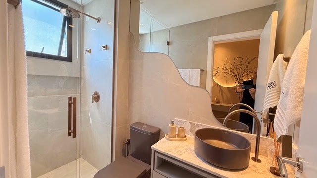 Apartamento 4 suítes em Meia Praia — Meia Praia, Itapema
