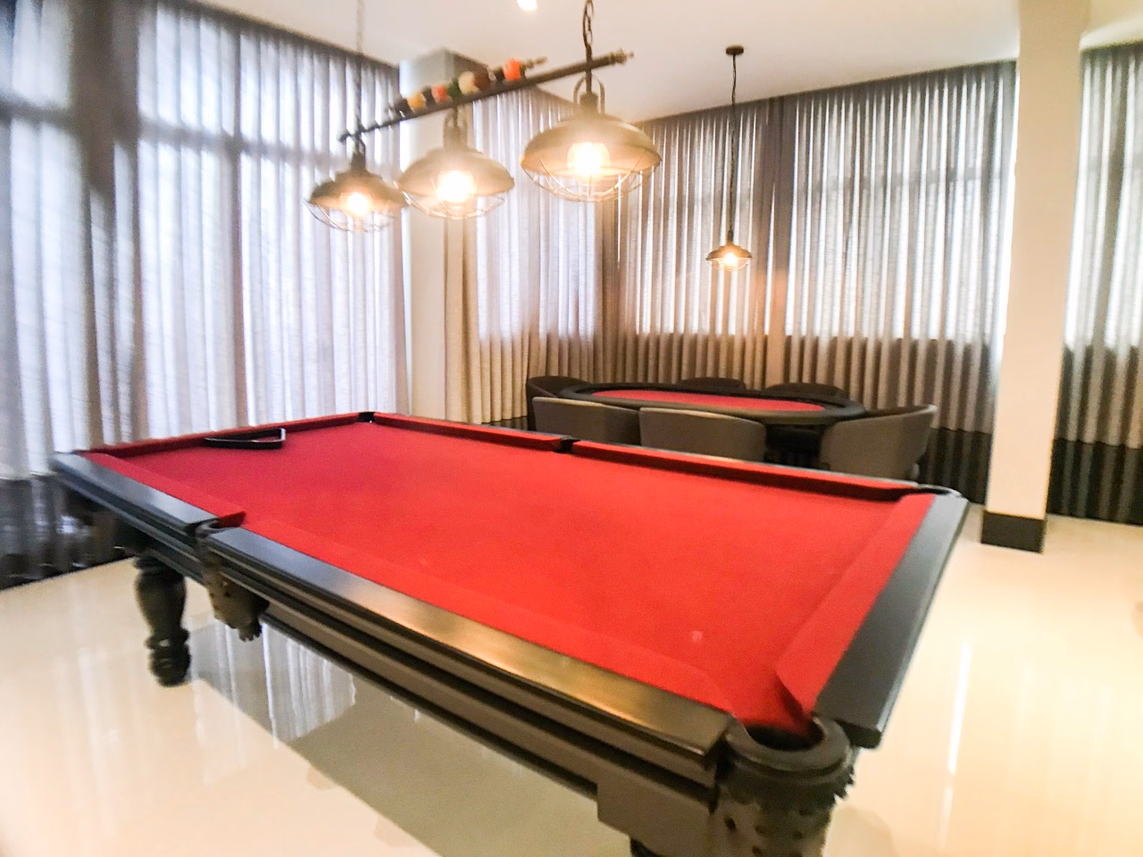 Apartamento frente avenida a venda no Villa de Siena em Meia Praia, Itapema
