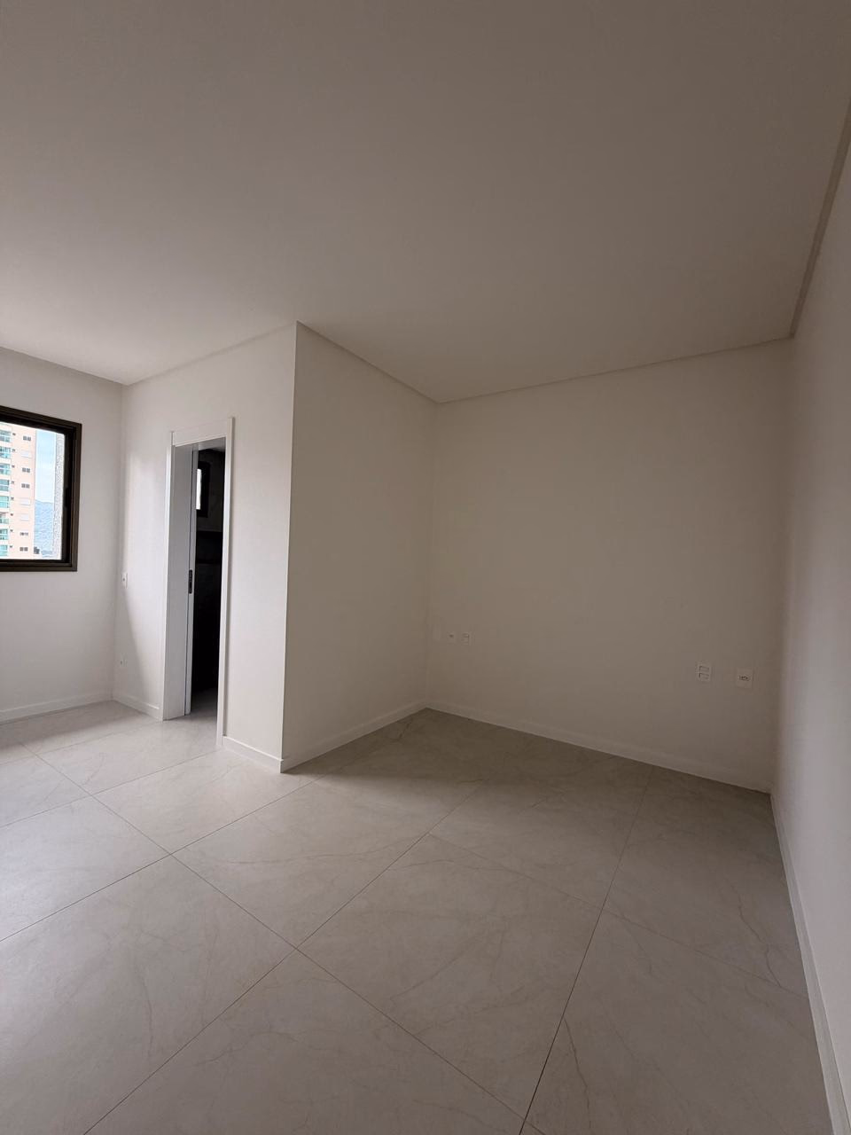 Apartamento 3 suítes em Meia Praia — Meia Praia, Itapema