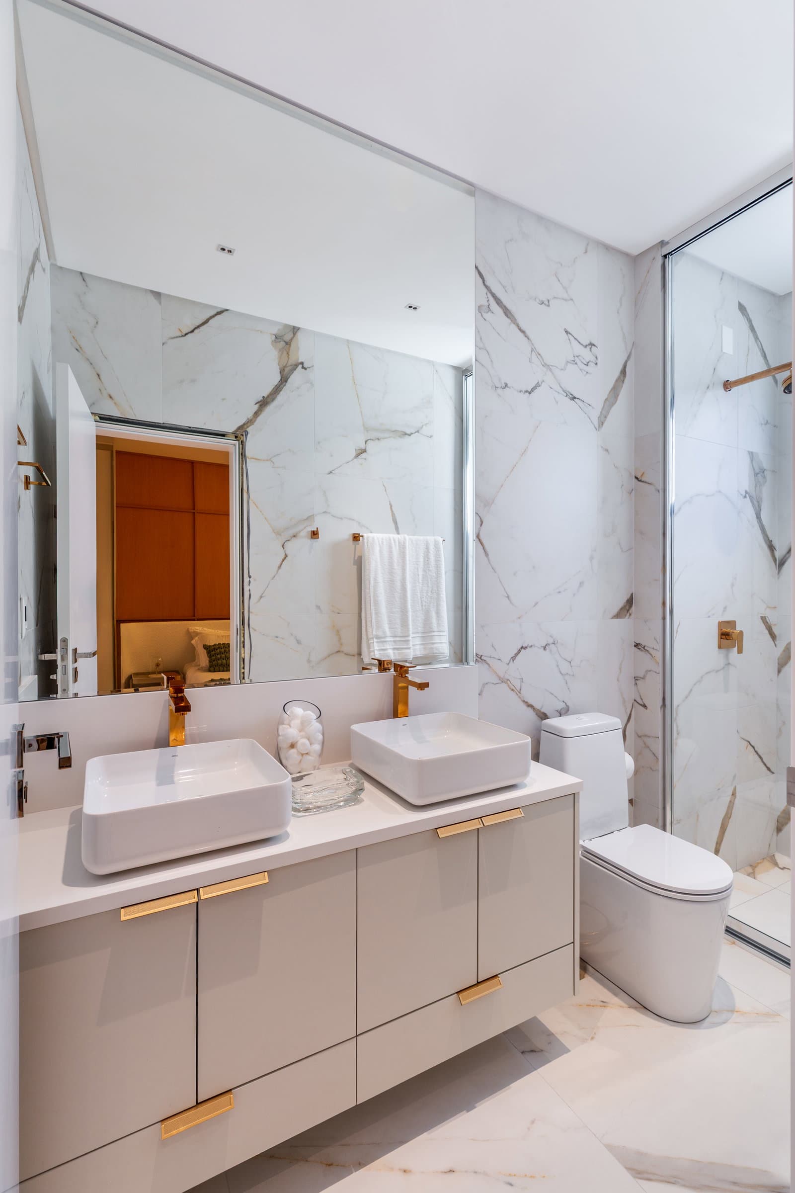 Apartamento 4 suítes em Meia Praia — Meia Praia, Itapema