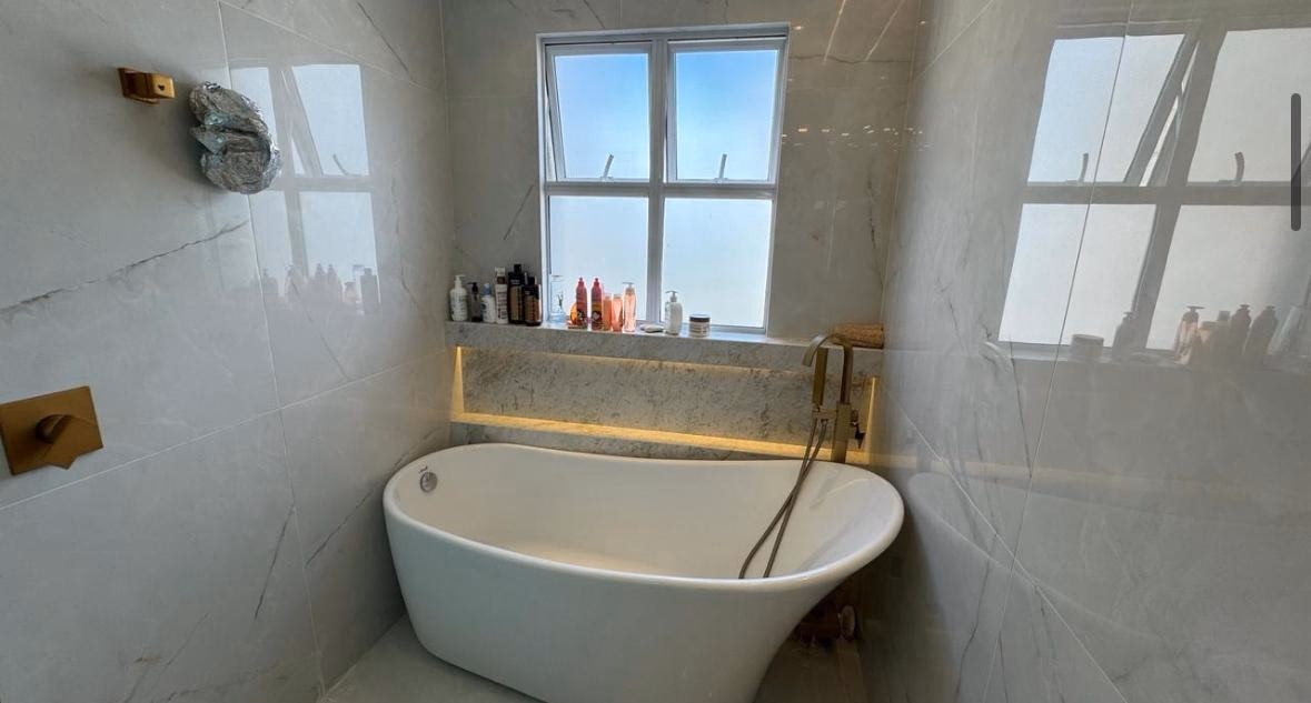 Apartamento 4 suítes em Meia Praia — Meia Praia, Itapema