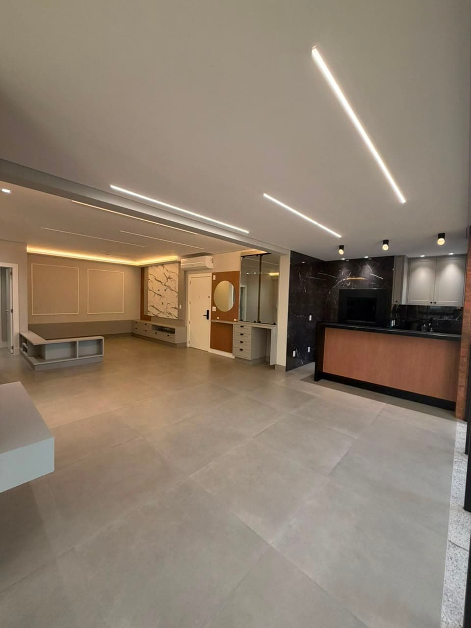 Apartamento 4 suítes em Meia Praia — Meia Praia, Itapema