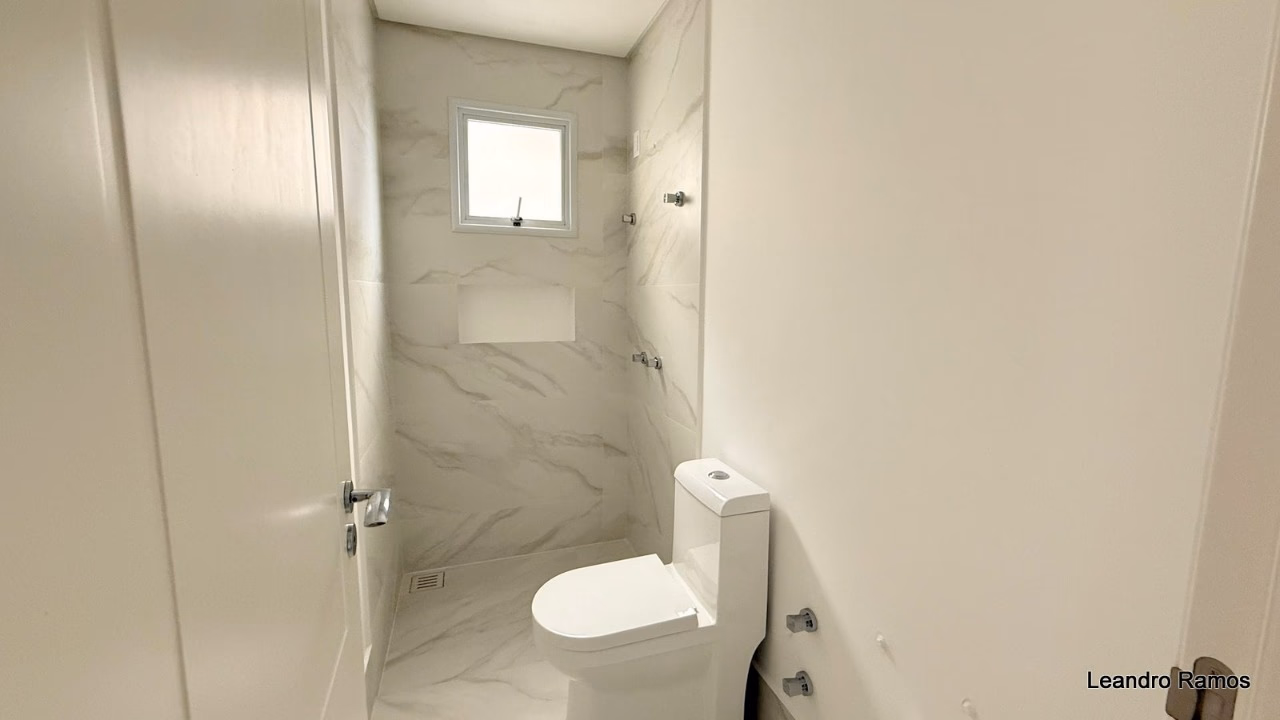 Apartamento 4 suítes em Meia Praia — Meia Praia, Itapema