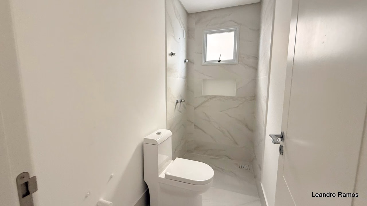 Apartamento 4 suítes em Meia Praia — Meia Praia, Itapema