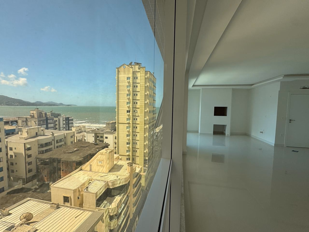 Apartamento 4 suítes em Meia Praia — Meia Praia, Itapema