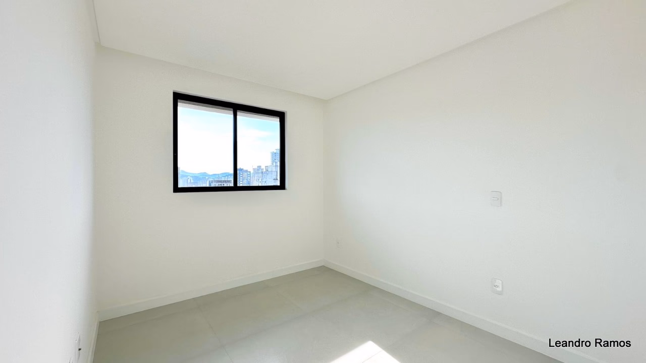 Apartamento 3 suítes em Meia Praia — Meia Praia, Itapema