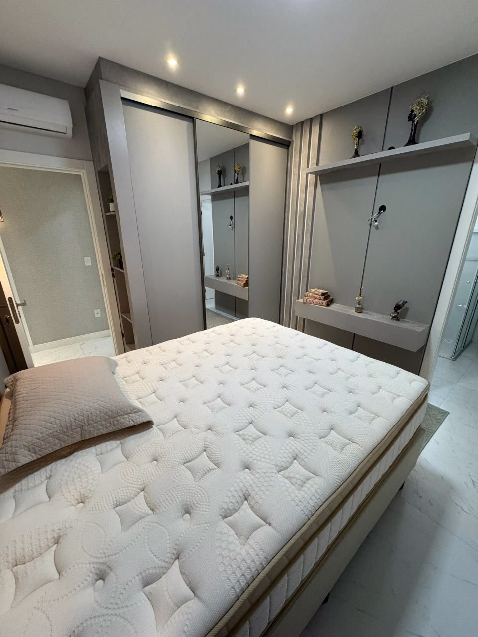 Apartamento 4 suítes em Meia Praia — Meia Praia, Itapema
