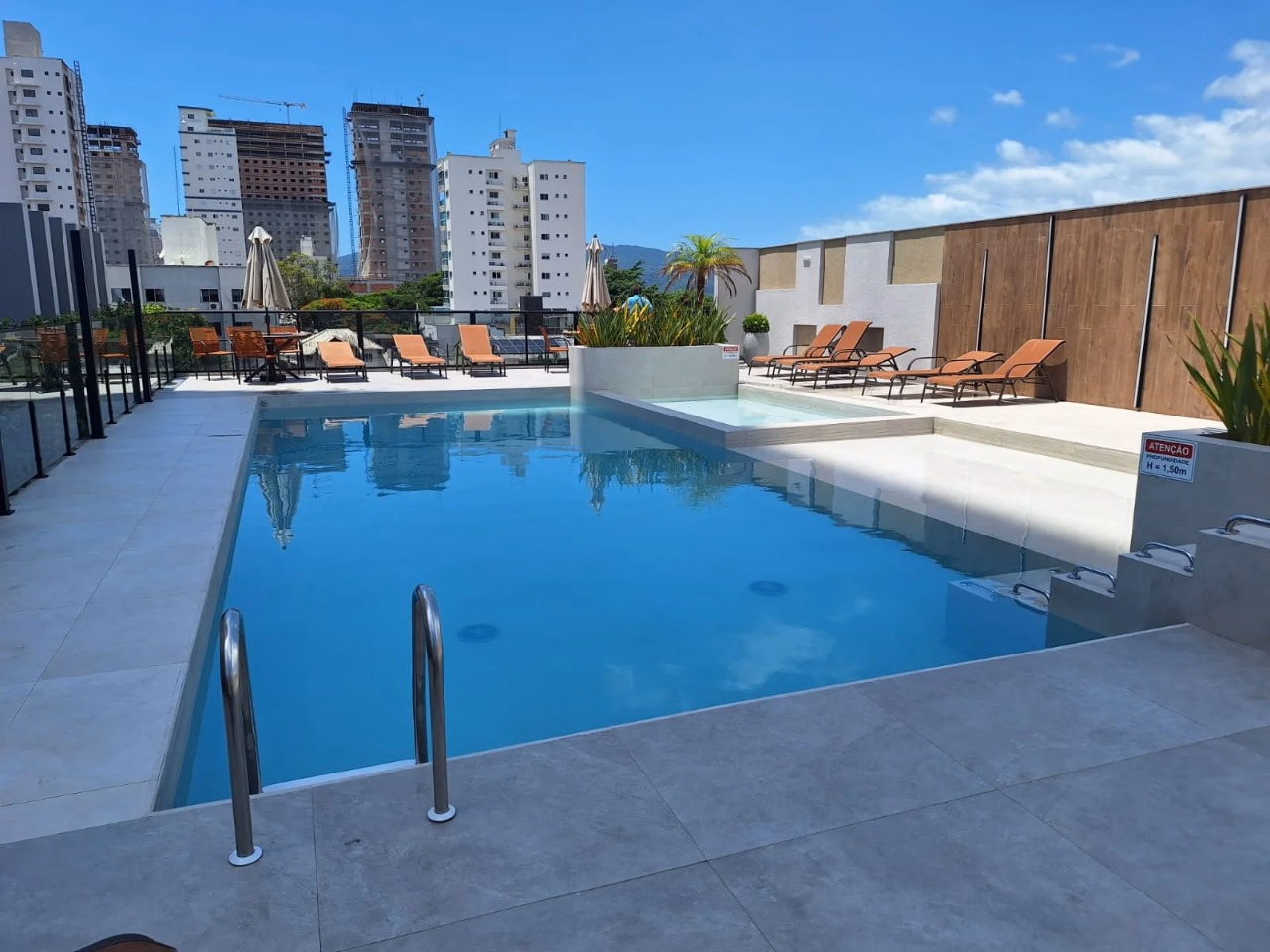 Residencial Ilha do Mel, Rua 264, Bairro Meia Praia, Itapema - SC (9)