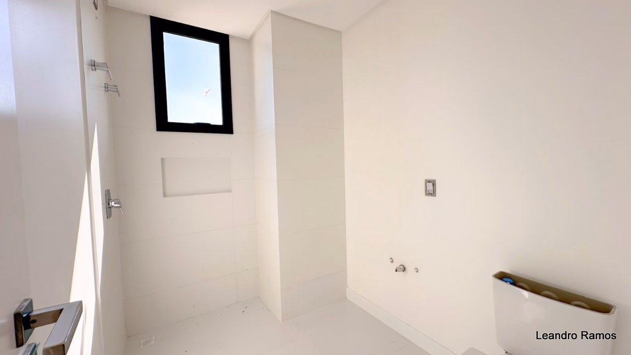 Apartamento 4 suítes em Meia Praia — Meia Praia, Itapema