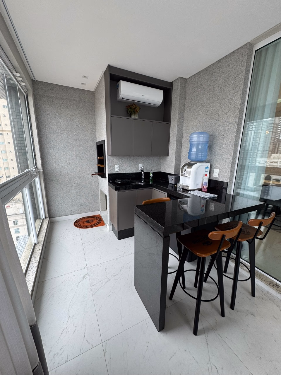 Apartamento 4 suítes em Meia Praia — Meia Praia, Itapema