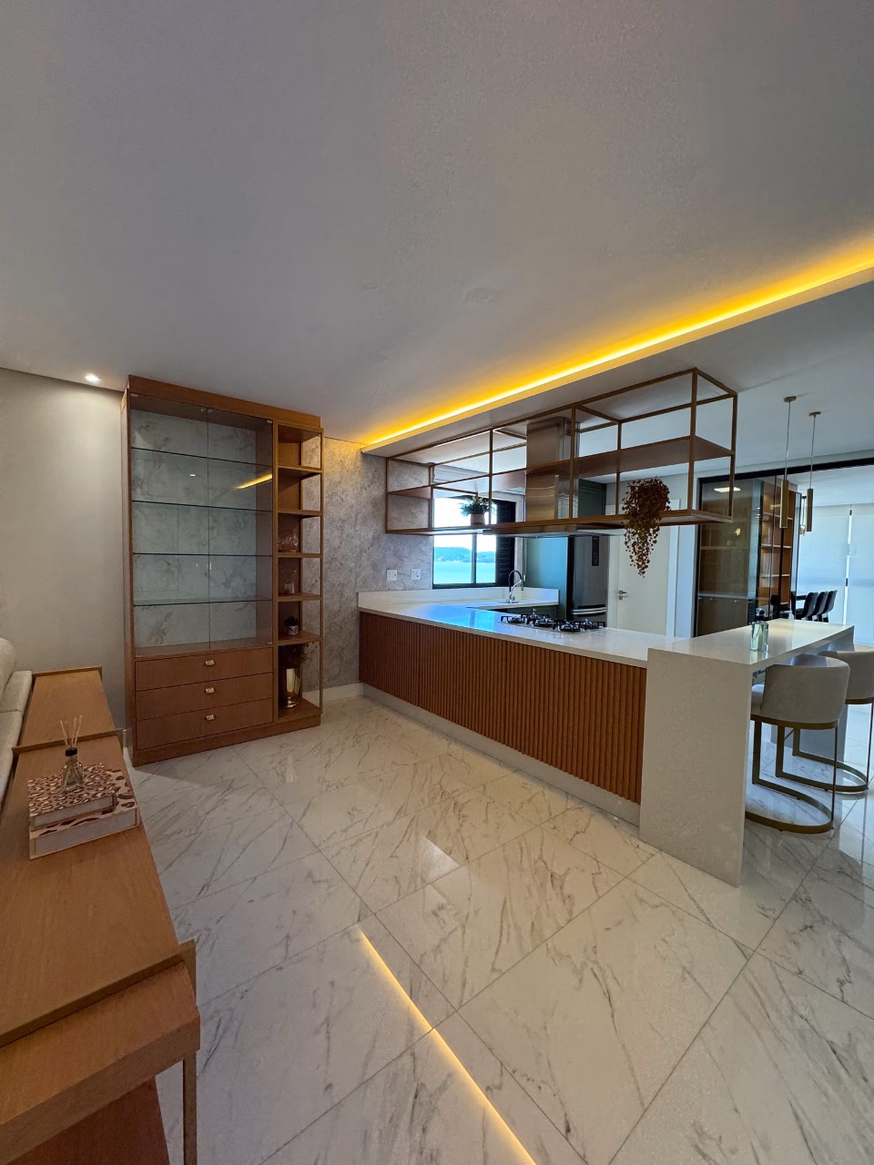 Apartamento 4 suítes em Meia Praia — Meia Praia, Itapema