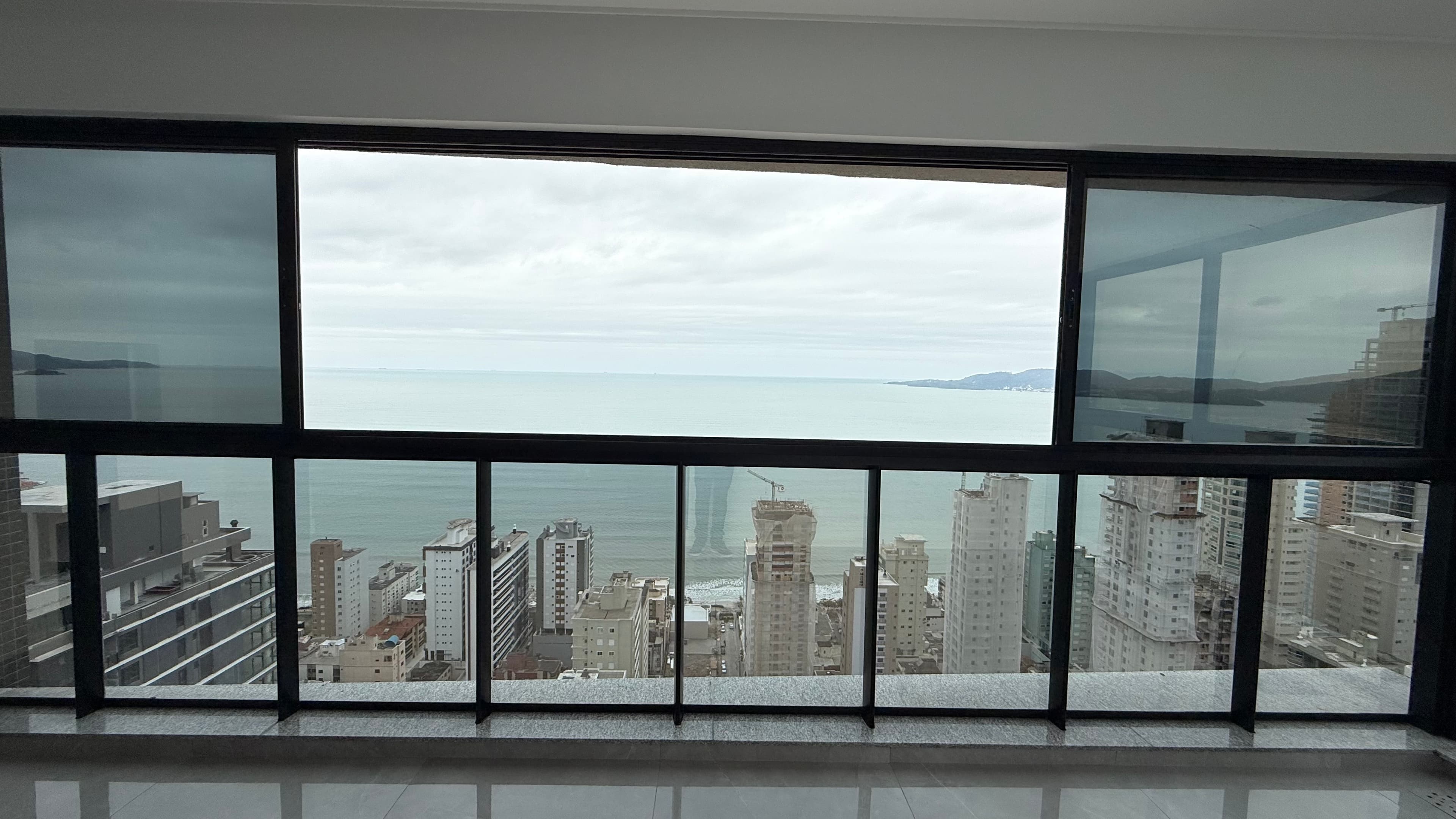 Apartamento 4 suítes em Meia Praia — Meia Praia, Itapema