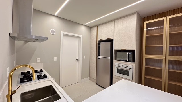 Apartamento 3 suítes em Meia Praia — Meia Praia, Itapema