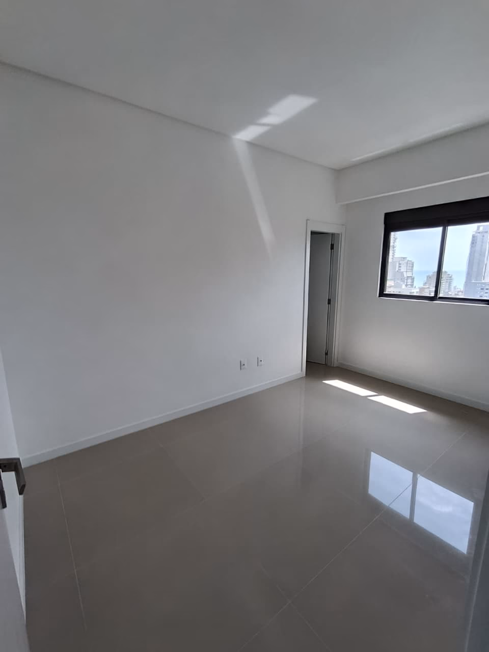 Apartamento 3 suítes em Meia Praia — Meia Praia, Itapema