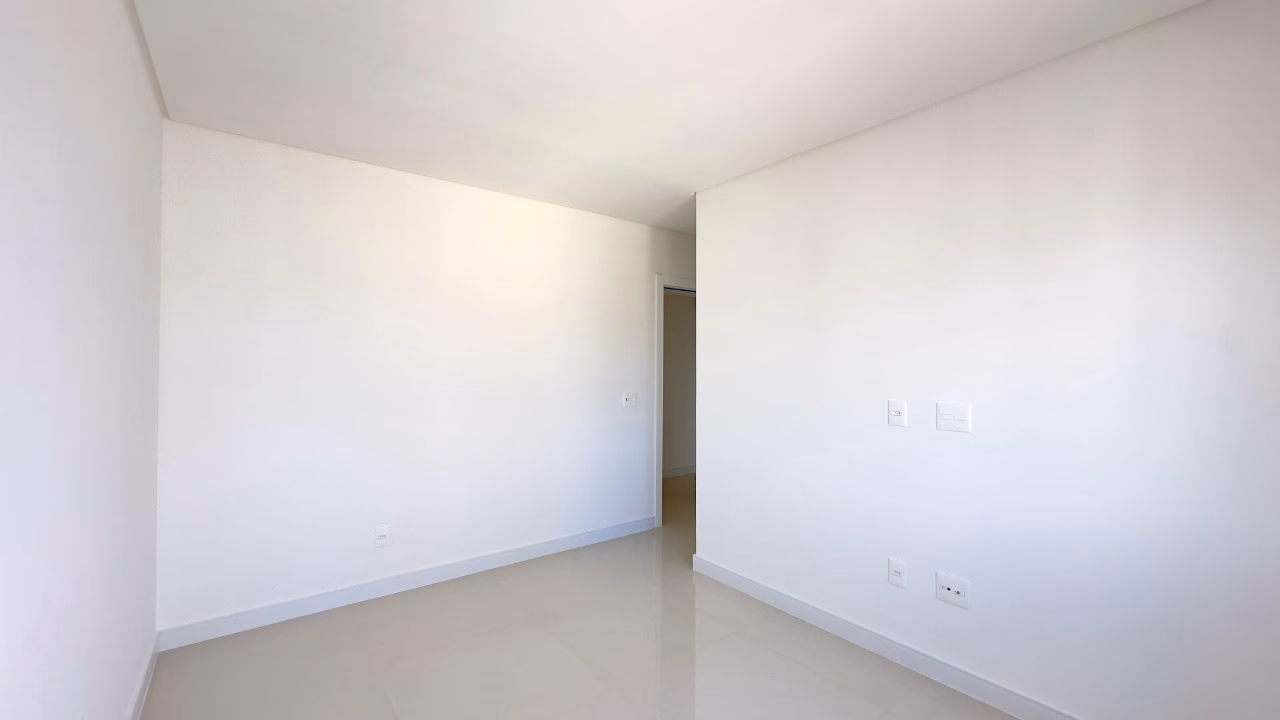 Apartamento 4 suítes em Meia Praia — Meia Praia, Itapema