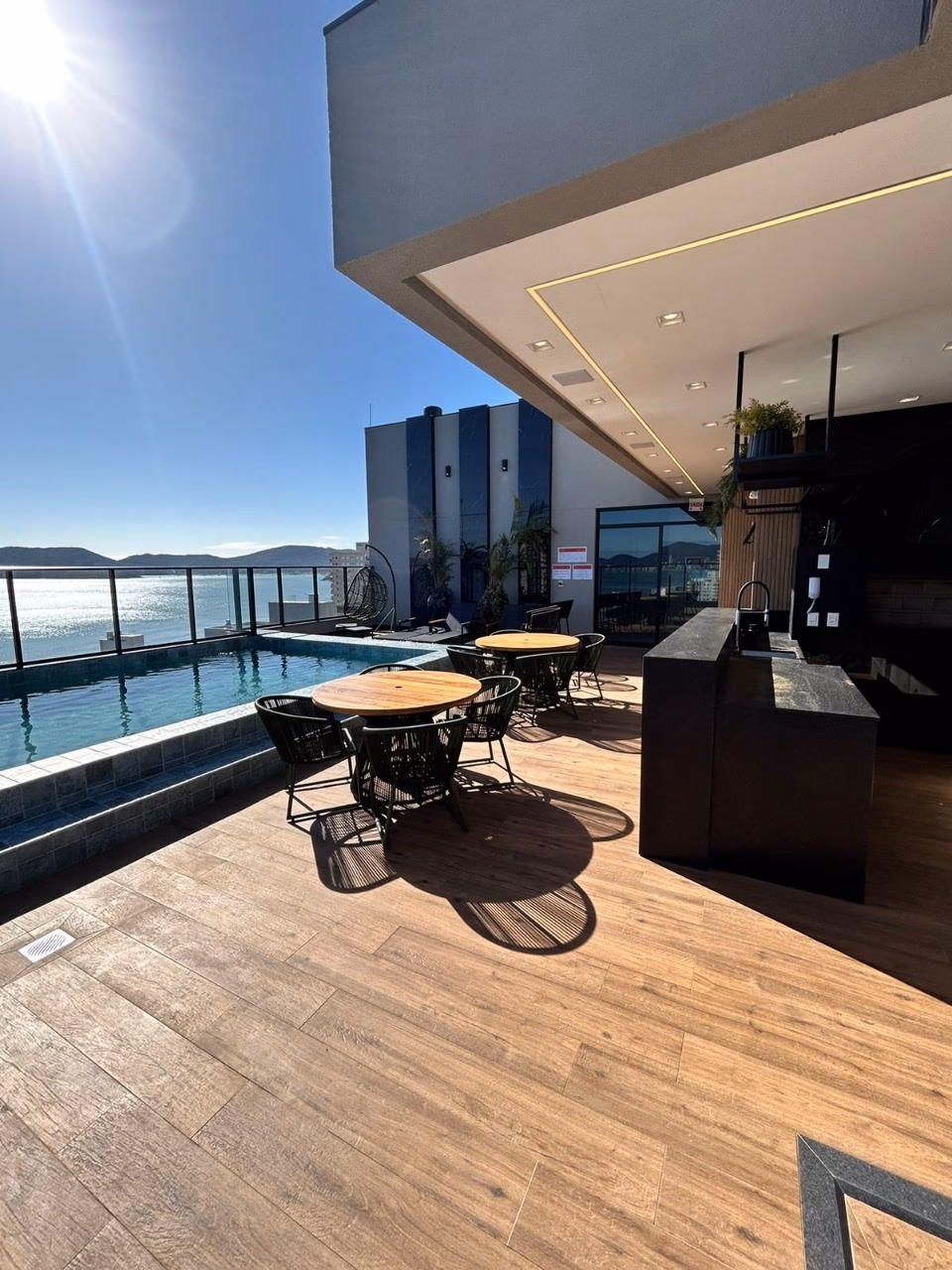 Residencial Laguna, Av