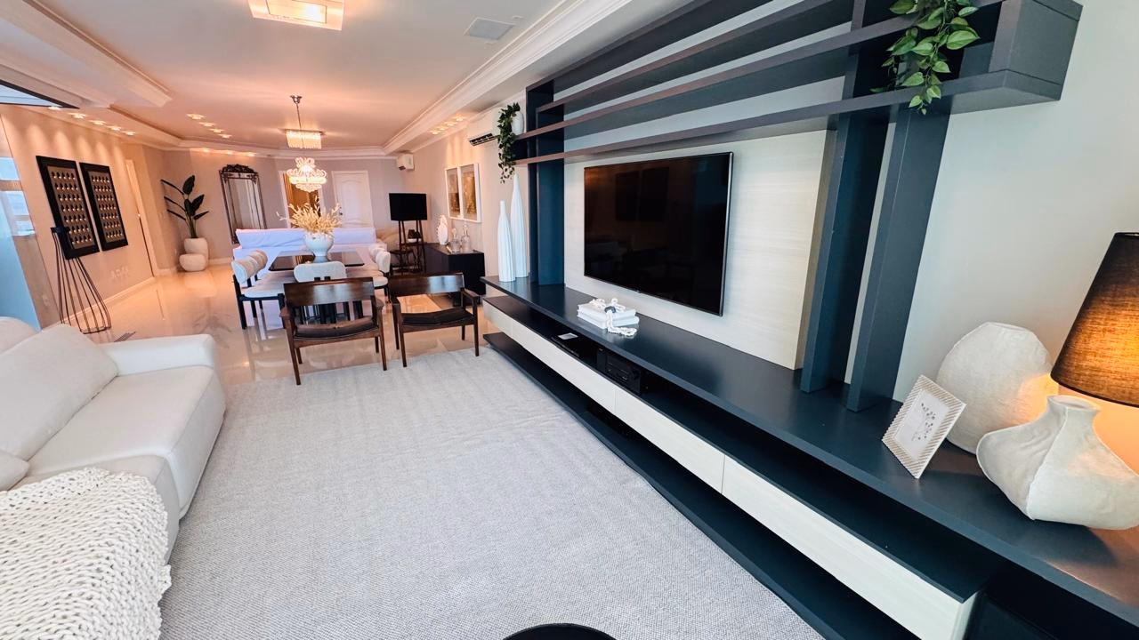 Apartamento 4 suítes em Meia Praia — Meia Praia, Itapema