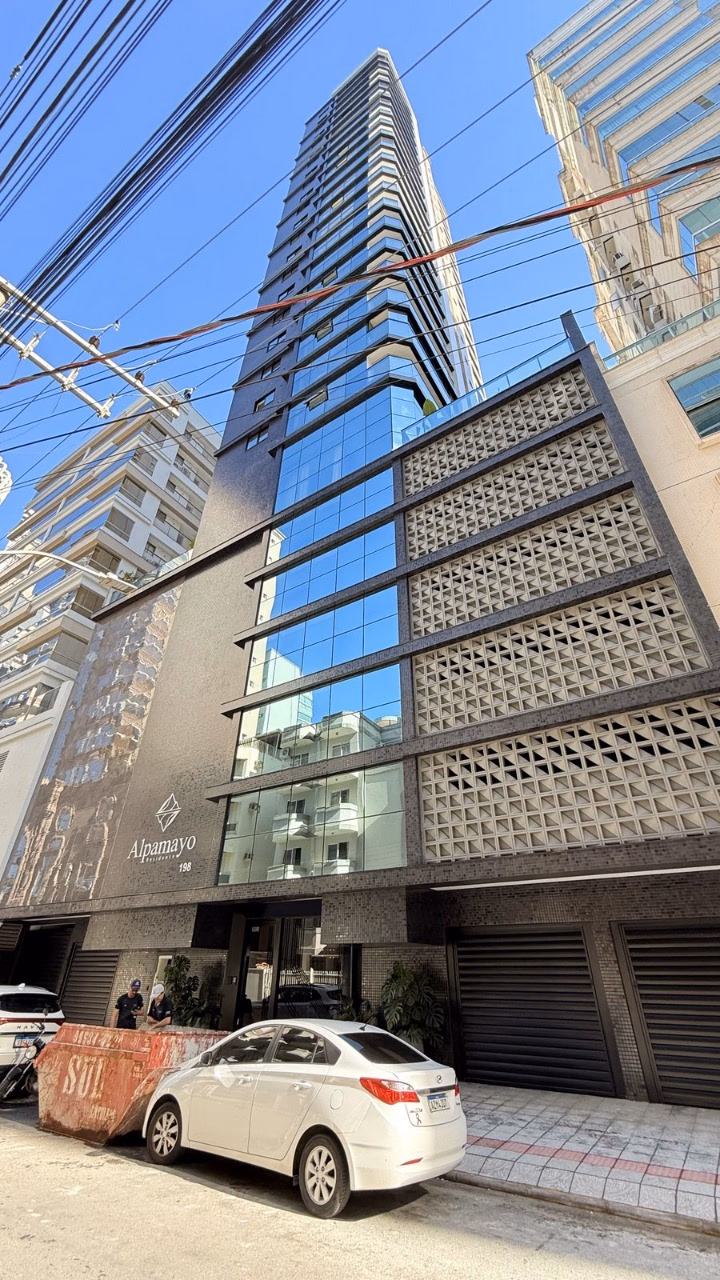 Alpamayo Residence — Meia Praia